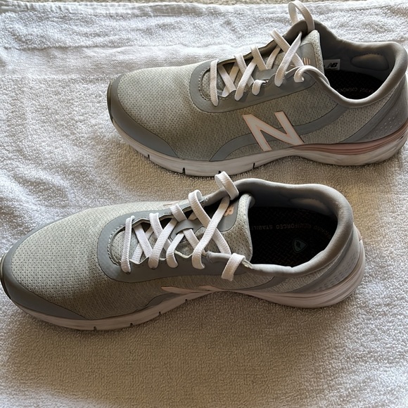 New Balance 711 Gray and White Shoes with Sofsole - Picture 3 of 12